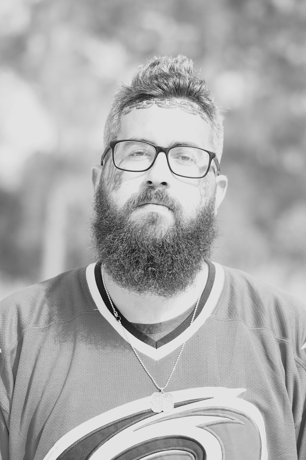 man with tattoos and glasses. environmental portrait photography with florida photographer. Antonino Nino Bologna. 